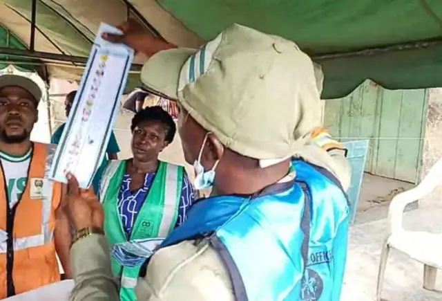 ndị ji otu afọ efe ala nna ha bụ 'National Youth Service Corps'  na-arụ ọrụ ntuliaka