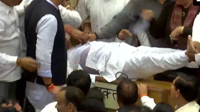 एमसीडी में हंगामा