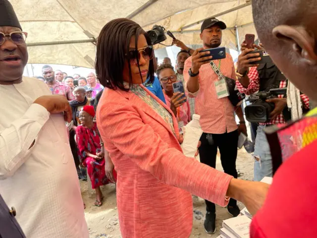 Wike na nwunye ya so bịa ịtụ vootu