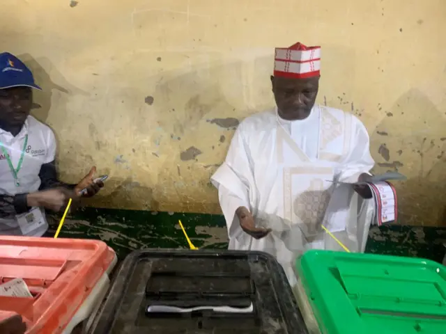 Kwankwaso as e dey vote