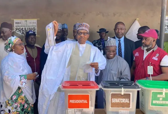 Onyeisiala Buhari na nwunye ya atụọla vootu nke ha