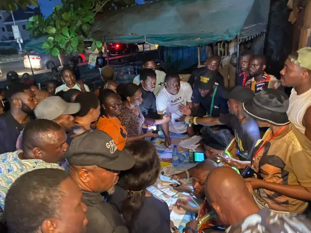 Pipo dey queue to vote for Amuwo Odofin polling unit