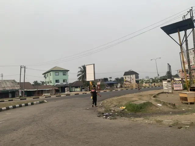 Streets of Uyo dey deserted as Nigerians elect president and lawmakers