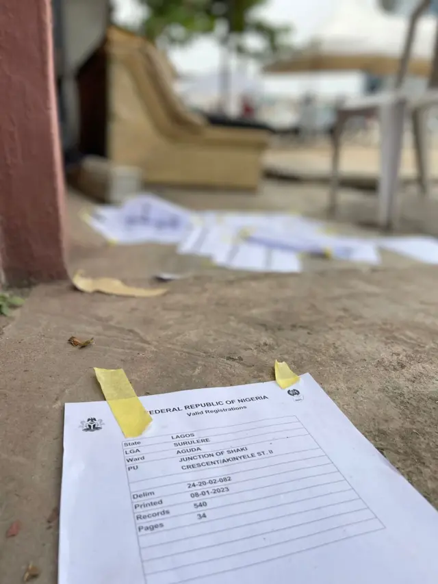 Ihe ndị mmadụ hapụrụ n'ala oge ha na-agba ọsọ ndụ ha n'akụkụ Surulere