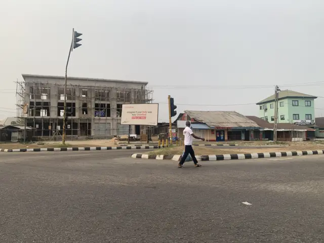 Streets of Uyo dey deserted as Nigerians elect president and lawmakers