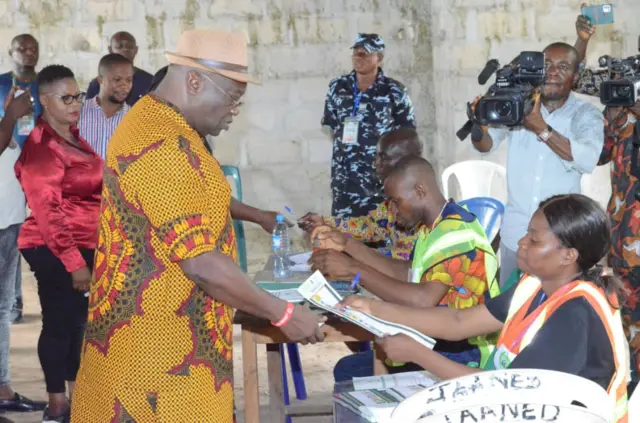 Okezie Ikpeazu atụọla  vootu ya