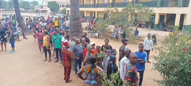 Igwe ndị mmadụ kwụ n'ahịrị