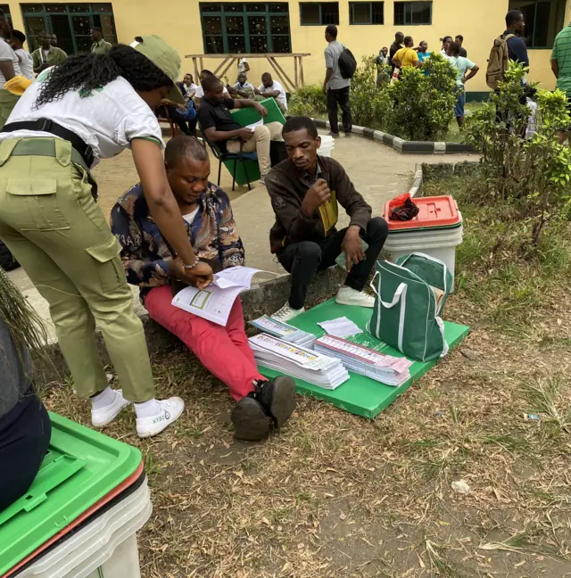 Election officials dey move materials