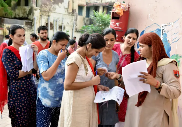 शिक्षक पदों के लिए भर्ती परीक्षा