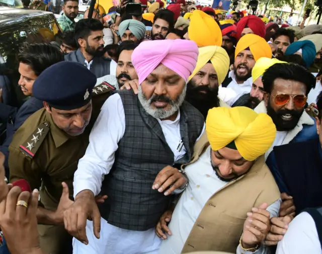 विरोध प्रदर्शन