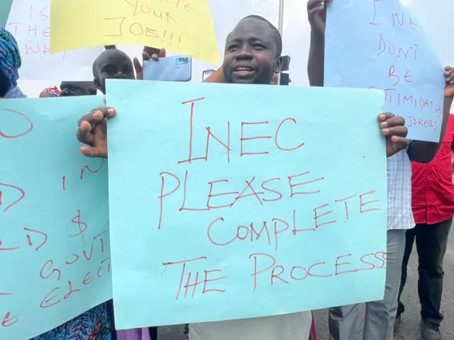 Pro protesters