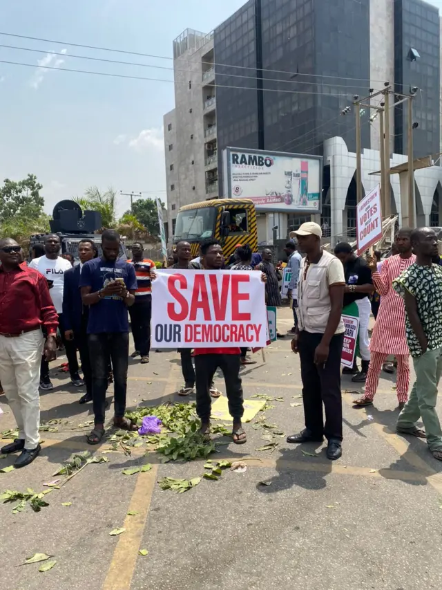 Pipo protesting