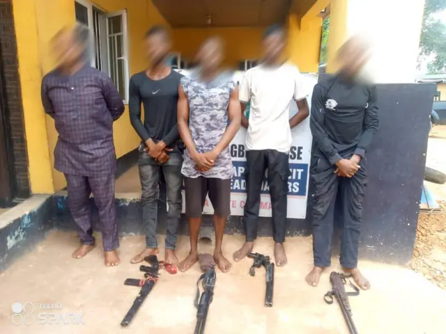 Cyril Uba na ndị ojiegbe anọ so ya gaa n'ọgbọ ntuliaka