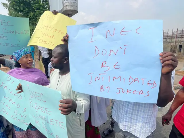 Pro protesters