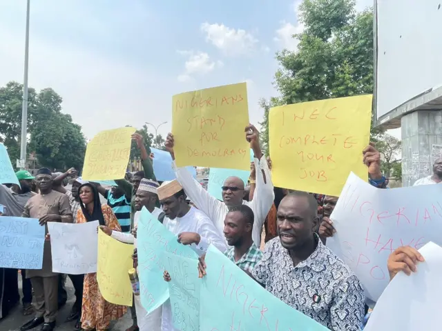 Pro protesters