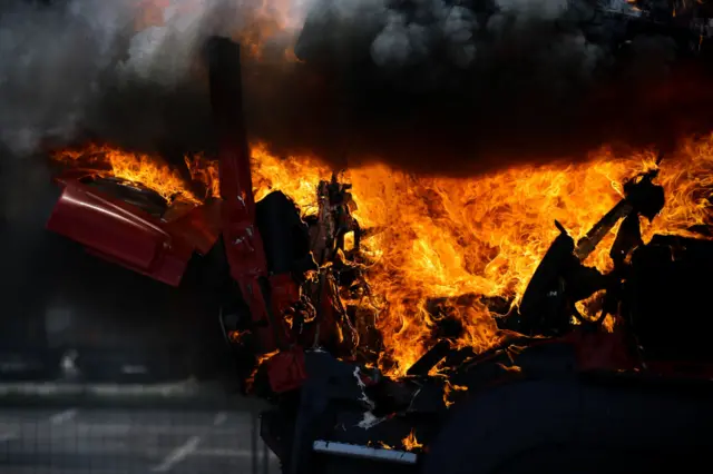 गाड़ी में आग