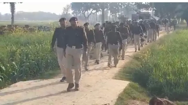 बिहार के सारण में गांव वालों ने मुखिया के घर में आग लगाई