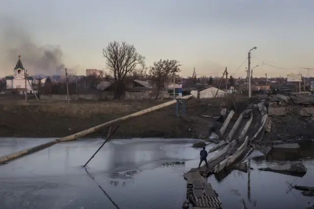 Разрушенный мост через речку Бахмутка
