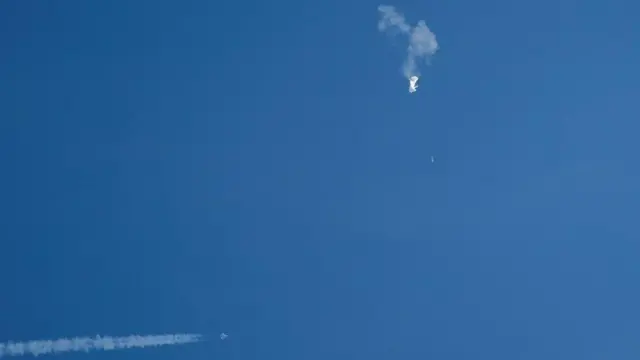 लैटिन अमेरिका के आसमान में एक और गुब्बारा दिखाई दिया है.