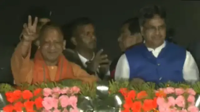 माणिक साहा के साथ योगी आदित्यनाथ