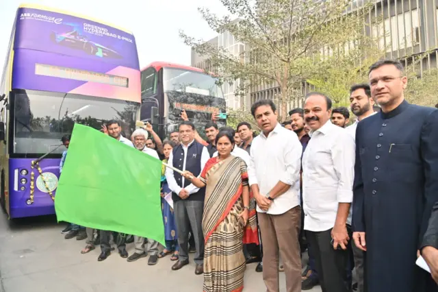 హైదరాబాద్లో డబుల్ డెక్కర్ బస్సుల సందడి మళ్ళీ షురూ