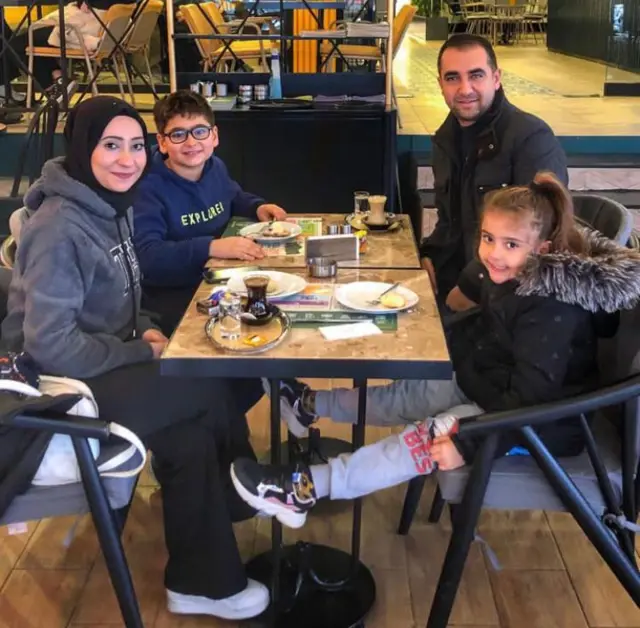 İzzet Nazlı ve ailesi
