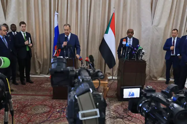 خلال المؤتمر الصحفي