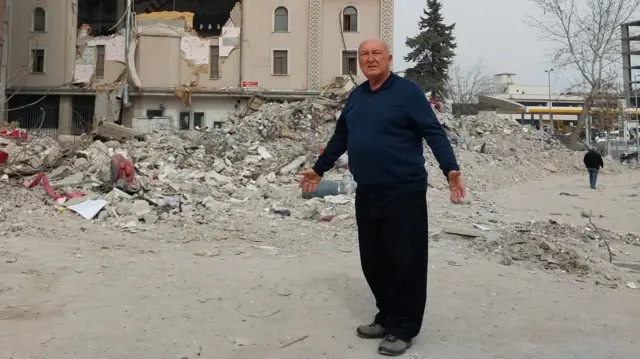 Prof. Dr. Övgün Ahmet Ercan deprem bölgesini ziyaret etmişti