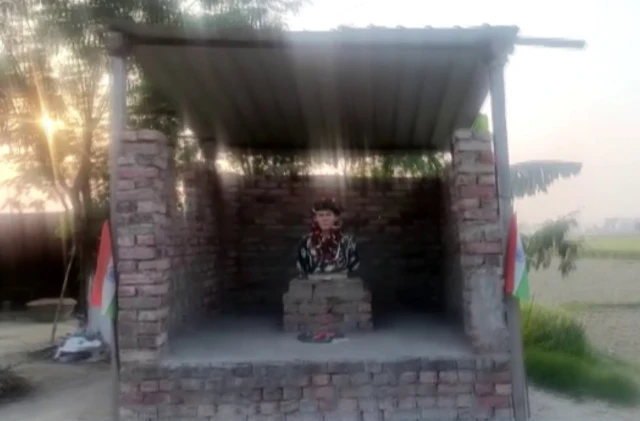 गलवान घाटी में हुए संघर्ष में जान गंवाने वाले सैनिक जय किशोर का स्मारक