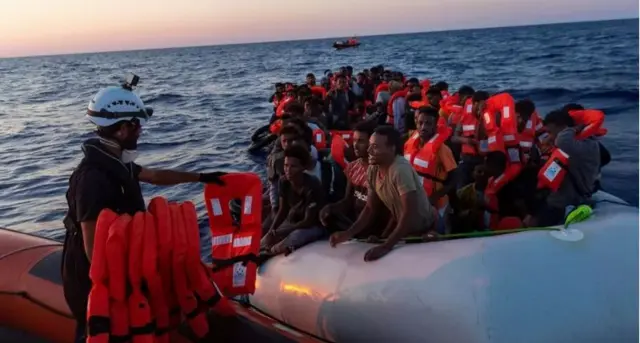 Muhaajiriin gaarey xeebaha Talyaaniga