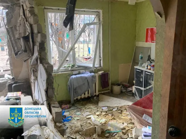 Результаты обстрела в одном из населенных пунктов Донбасса