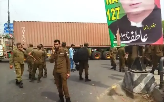 تحریک انصاف کی ریلی کے پیش نظر پولیس کی بھاری نفری طلب، زمان پارک جانے والے راستوں پر رکاوٹیں
