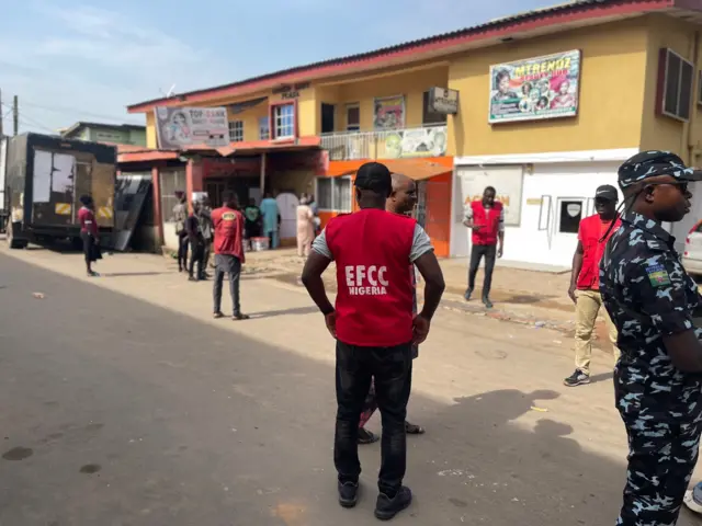 EFCC Officials show face for one polling unit for Ibadan