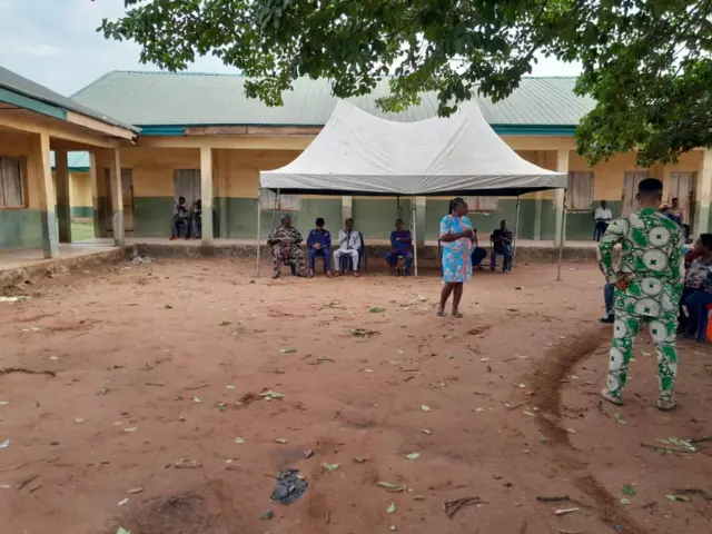 Voters dey wait for Ward 9, Mgbala primary school Oshimili North, LG, Delta State