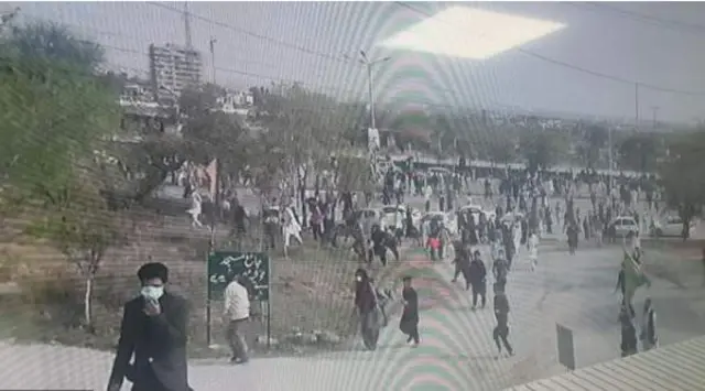 Mudaaharaadka taageerayaasha Imran Khan