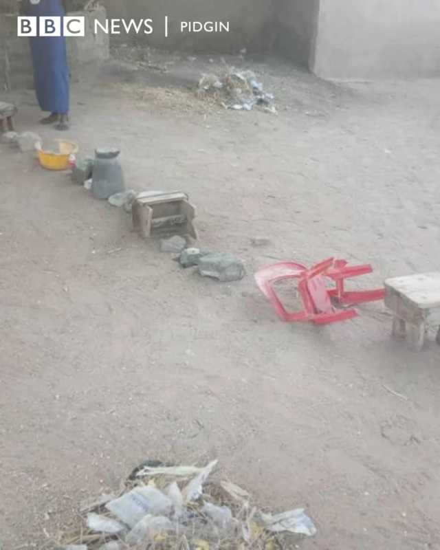 Stones and chairs pipo take keep space