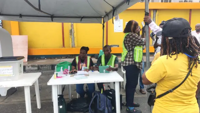 Election officer dey address voters