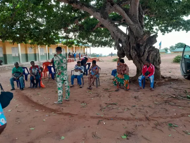 Voters dey wait for Ward 9, Mgbala primary school Oshimili North, LG, Delta State