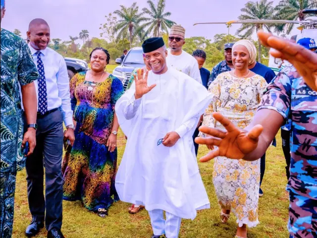 Yemi Osinbajo na nwunye ya bụ Dolapo