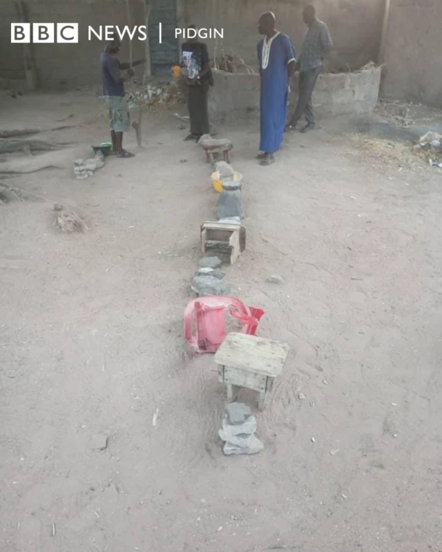 Stones and chairs pipo take keep space