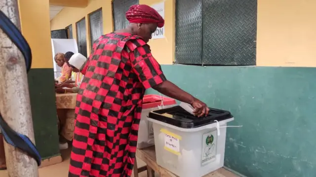 Voting don start for Govnor Sanwo-Olu polling Unit