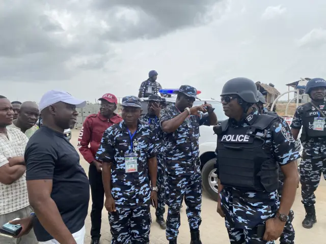 CP Idowu Owohunwa dey monitor some polling units for Epe during di presidential elections