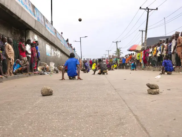 In fotos: Pipo wit disability play football as election dey shele