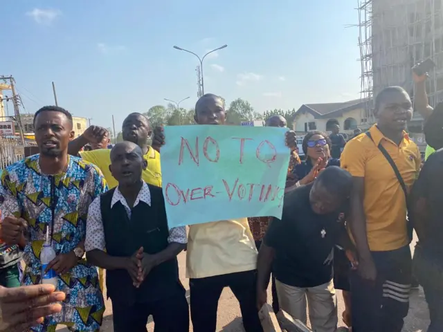 Ndị na-eme ngagharịiwe n'Enugwu