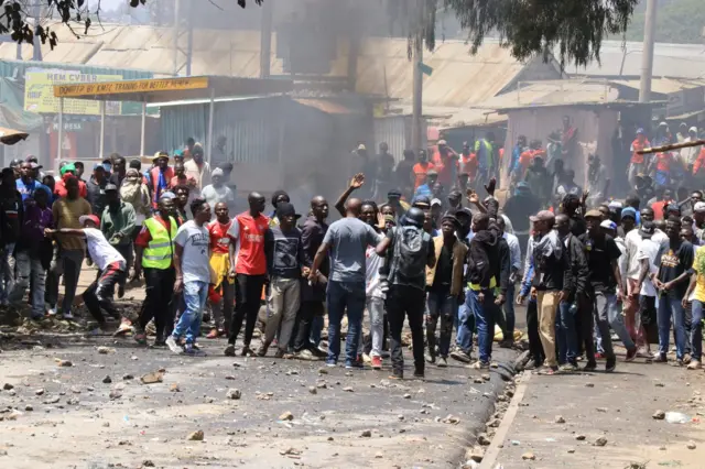 Foto si mpaghara Kibra ebe ngagharịiwe na-aga n'uju