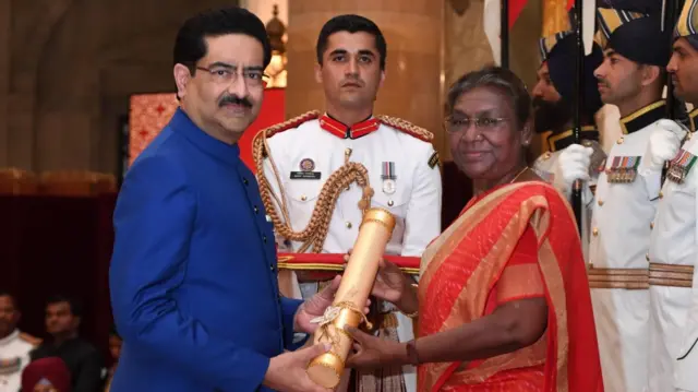 రాష్ట్రపతితో కుమార్ మంగళం బిర్లా