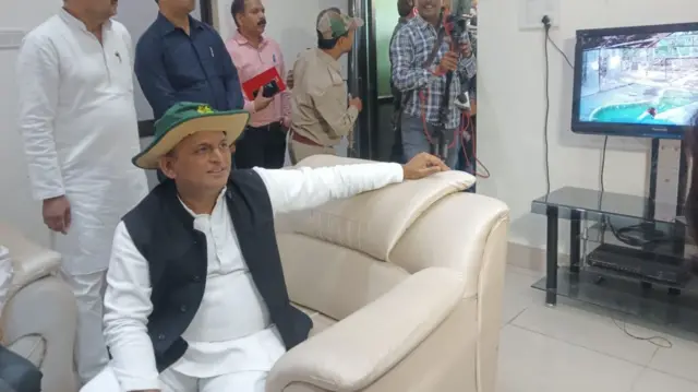 अखिलेश यादव