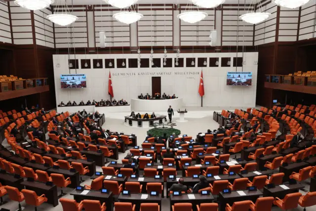 Заселание парламента Турции 30 марта