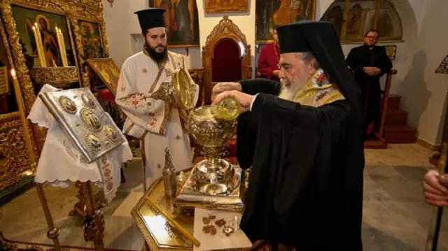 تكريس زيت التتويج الملكي في كنيسة القيامة في القدس