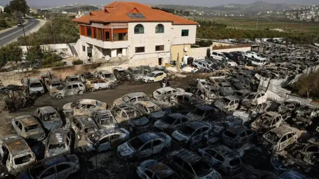 گروهی از شهرک‌نشینان اسرائیلی ساختمان‌ها، خودروها و درختان را در روستای حواره به آتش کشیدند